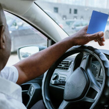 Suport pentru carduri de identitate auto, pentru permisul de conducere și documentele de înmatriculare