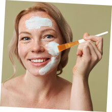 Juego de 5 brochas para mascarillas faciales con cerdas sintéticas y mangos de plástico.