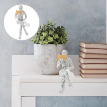 Abstrakte, lesende Frauenfigur aus Kunstharz zur Dekoration von Bücherregal und Schreibtisch.