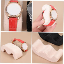 Klein horlogekussen, beige, gemaakt van zacht EVA-leer, geschikt voor het presenteren van armbanden en horloges in een doos.