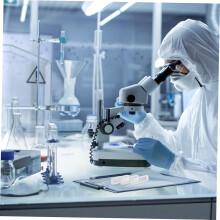 Cubeta estándar de cuarzo de cuatro caras de alta transparencia para aplicaciones de laboratorio en química, medicina y farmacia.