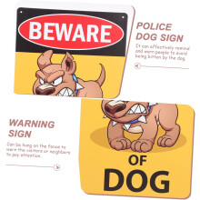 Pas op voor de hond! Vintage rustiek waarschuwingsbord van ijzerplaat voor de tuin of binnenplaats. Decoratief bord voor de binnenplaats.