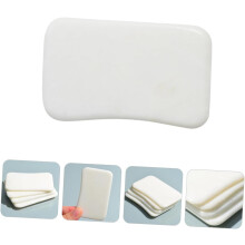 Gua Sha-plank van jade voor schraapmassage. Een comfortabel hulpmiddel voor huidverzorging, gezichtsontspanning en -rituelen.