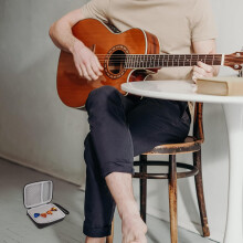 Estuche portapúas de guitarra Eva Chic, moderno y portátil, fácil de transportar, con capacidad para muchas púas de guitarra.