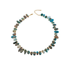 Collier de perles délicat à la mode, Accent en-gris bleu lingue
