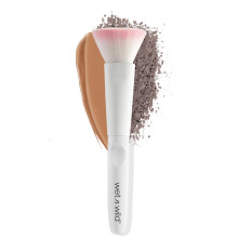 wet n wild Kabuki Brush, Flat Top for All Formulas, Densely-Packed Synthetic Bristles, Ergonomic Handle for Comfortable Control-Flat Top