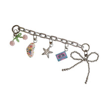Schattige roze kers sleutelhanger met retro cassette charme voor