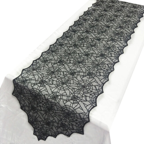 Caminho de mesa preto com renda e teia de aranha