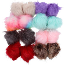 16 künstliche Pompons, weiche, flauschige Kunstfellbälle, DIY-Hutverzierungen mit Gummiband, Winteraccessoires