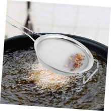 Filtre à huile en acier inoxydable, large rebord et oreille coudée, pour la filtration de l'huile de cuisine. Construction métallique.