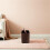 Poubelle rectangulaire brune avec couvercle basculant, en polypropylène, compacte et stable. 5