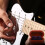Custodia per chitarra pratica e comoda, leggera, colore rosso, realizzata in materiale sintetico. 7