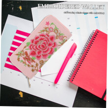 Monedero largo con cremallera y estampado floral para mujer, ideal para viajes.