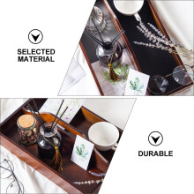 Aufbewahrungsbox aus Kiefernholz mit Lederbesatz, saubere und glatte Optik, braune Kontur, praktisch für den Schreibtisch