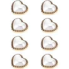 Lot de 8 boutons nacrés « Love » pour la couture de vêtements et autres créations de mode.