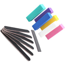 13-delige nagellakset met schuurblokje en polijstgereedschap voor nagelverzorging, inclusief tools voor gebruik in een manicure- of salon.