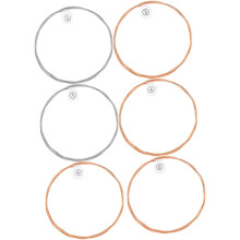 Jeu de 6 cordes de rechange pour guitares folk, en acier Ă haute teneur en carbone et cuivre rouge brillant.