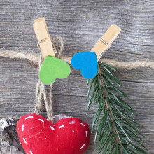 Holzklammern, Postkartenklammern aus Holz, herzförmig, verschiedene Farben, aus Holz mit stabilem Federseil