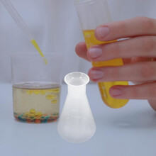 2 Stück konische Laborflaschen aus Kunststoff, je 250 ml Fassungsvermögen, weiß