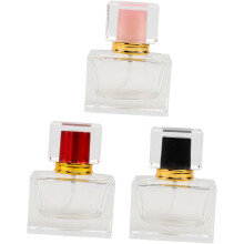 3 ks plniteľných sklenených parfumových fliaš s rozprašovačom pre cestovné toaletné potreby Parfum