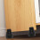 2 elevadores ajustables para muebles, ideales para mesas y camas, con base de plástico resistente. 4
