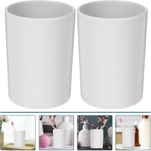 2 vasos para cepillo de dientes y enjuague bucal, de material ABS irrompible y cómodo.