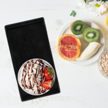 Lot de 2 plateaux de service rectangulaires à surface lisse, pratiques pour présenter des fruits.