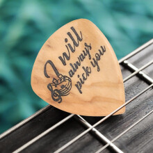 Caja organizadora de madera para púas de guitarra con diseño creativo y material de madera para accesorios de guitarra.