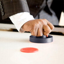 Airhockey-Puck- und Schieber-Set, 76 mm rote Schieber, 2 Stück, 4 rote 51-mm-Pucks und 2 Filzüberzüge