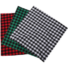 Lot de 6 pièces de tissu patchwork en coton à carreaux sur le thème de Noël, idéal pour la couture et les quilts de Noël.
