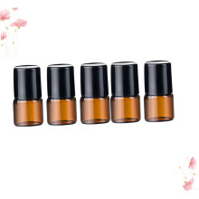 Lot de 5 flacons roll-on en verre pour huiles essentielles, avec bouchons, pour la distribution de parfum en voyage.