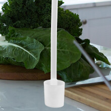 Set di 4 mestoli da vino con manico lungo, in plastica resistente, facili da usare, dal design elegante e minimalista.