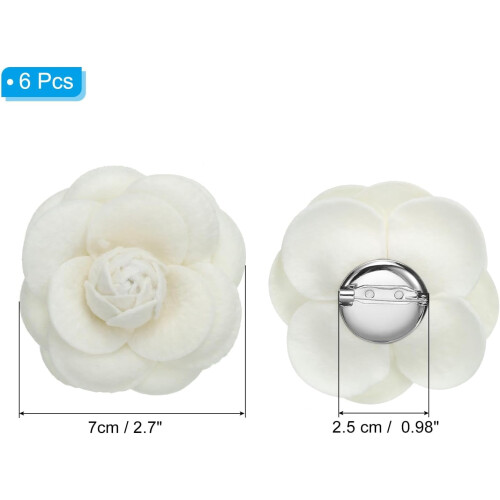 Broche de tecido com flor artificial bege em formato de camélia. 1
