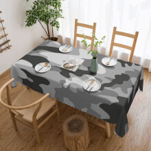 Toalha de mesa de poliéster com estampa camuflada, resistente a derramamentos.