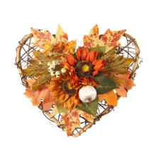 Sztuczny wianek z liści klonu z dyniami i jagodami