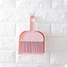 Mini balai et pelle de bureau rose