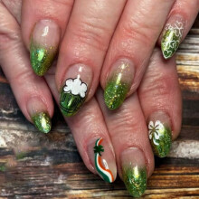 Festive False Nail 24Pcs with Green Sparkles and Lucky Clovers