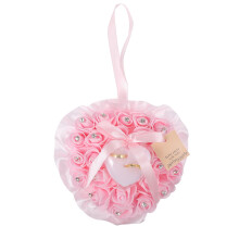 Boîte à alliances en forme de cœur rose