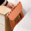 Tabouret pliant orange léger et résistant (1 pièce) 3