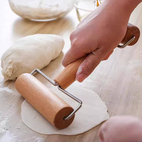 Kjevle for baking med trehåndtak 2