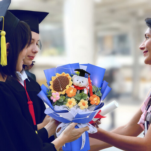 Kit de presente de formatura 2025: Buquê de tricô, urso e bolsa. 2
