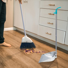 Rozsdamentes acél szemeteslapát hosszú nyéllel