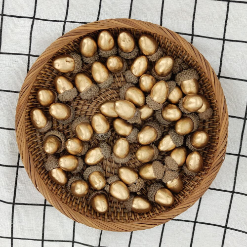 50 bellotas doradas artificiales con tapas naturales 1