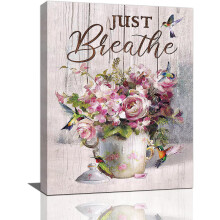 Canvasprint met een roze roos en kolibrie, getiteld 'Just Breathe'.
