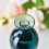 Glasvase im Vintage-Stil, einzelne Knospe 4