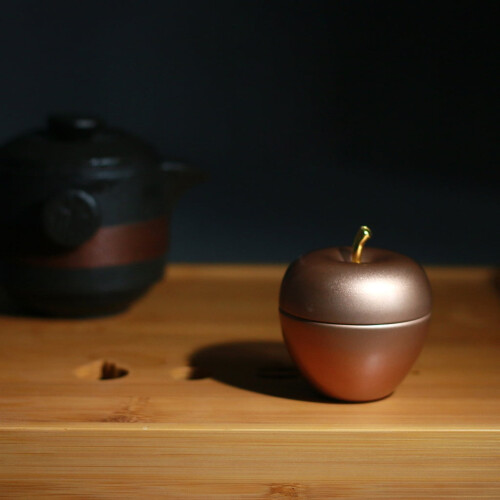 Apple-shaped metal storage box for tea or candy 1
