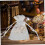 8 stk. elegante blonde snorposer med broderinettoppbevaring 6