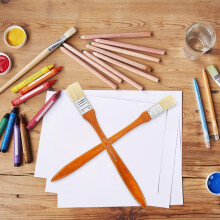 Juego de 5 pinceles para pintura al óleo con cerdas de color ámbar, mangos largos de madera, pinceles anchos y de detalle.