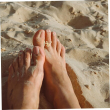 Set di 4 anelli regolabili per le dita dei piedi da donna con zirconi, ideali per l'estate e la spiaggia, con design a dita aperte.