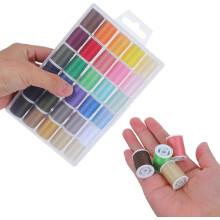 30 bobines de fil à coudre en polyester dans une boîte de rangement pour la couture à la main